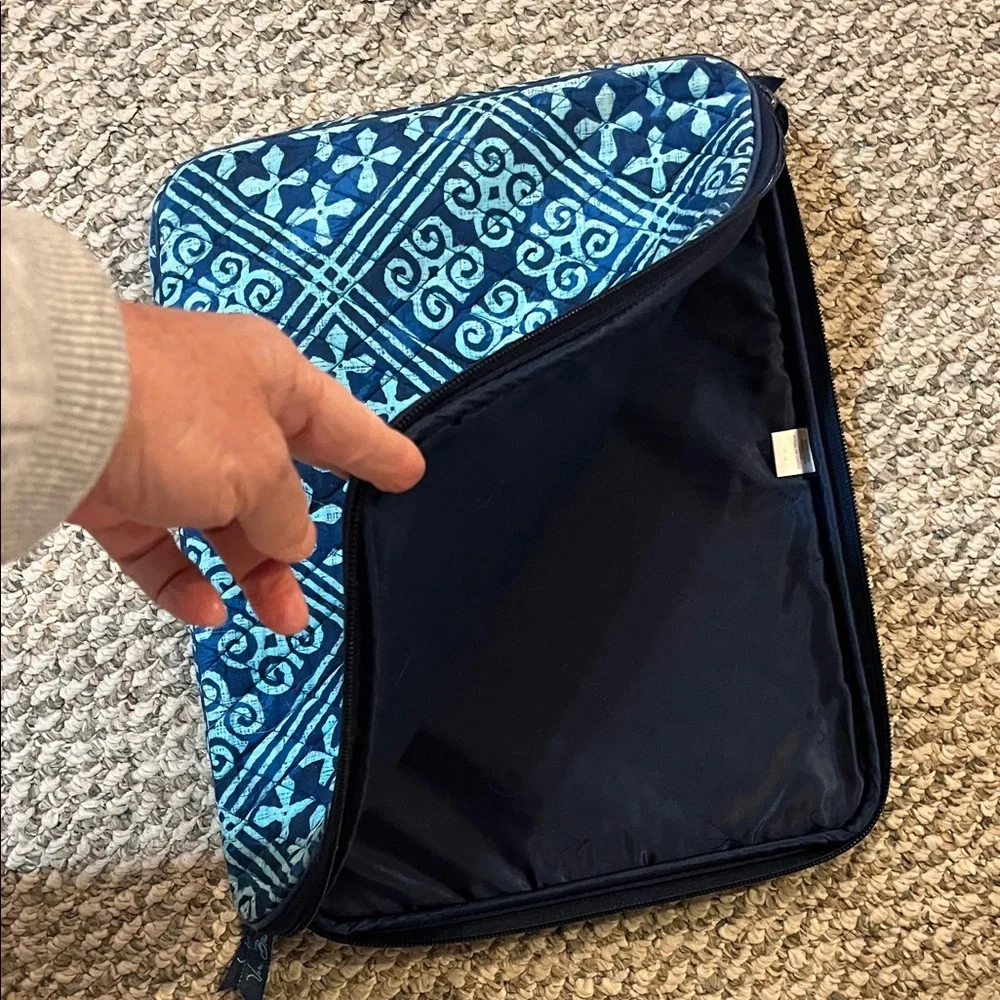 Vera Bradley Navy and Light Blue Quilted Sleeve